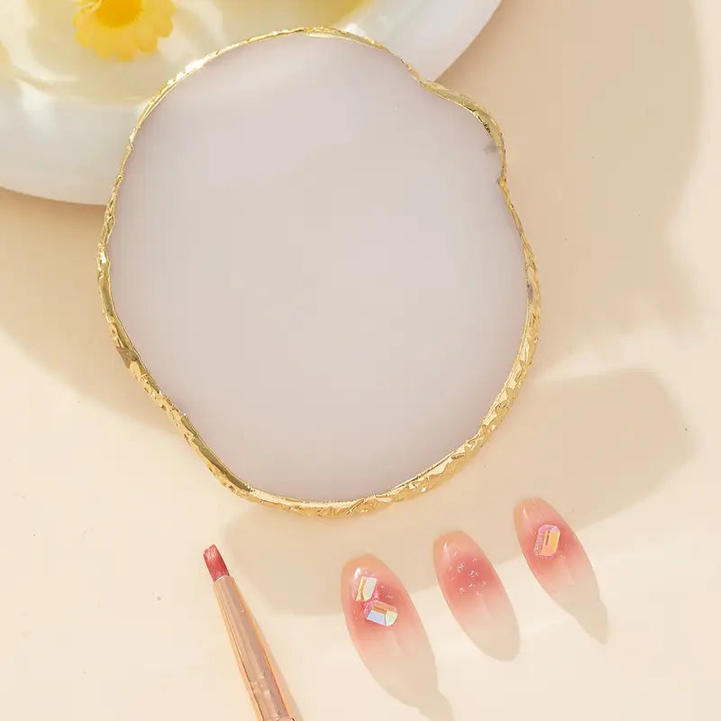 GV768 Low-Allergy Resin Agate Nail Art Palette Board with Color-Coded Sections & Rounded Edges – Professional Nail Polish Mixing Tray, Logo-Free Design Color may Vary
